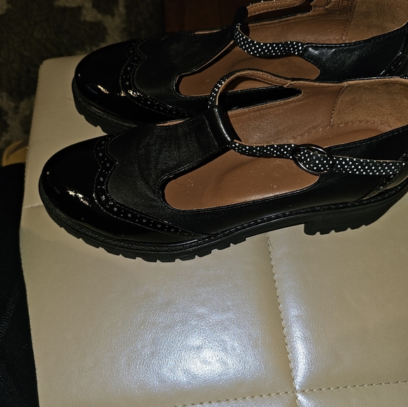 JULIA BO BABY DOLL DRESS SHOES.... - Picture 5 of 5